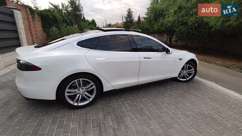 Лифтбек Tesla Model S 2014 в Харькове фото 14 Лифтбек Tesla Model S 2014 в Харькове