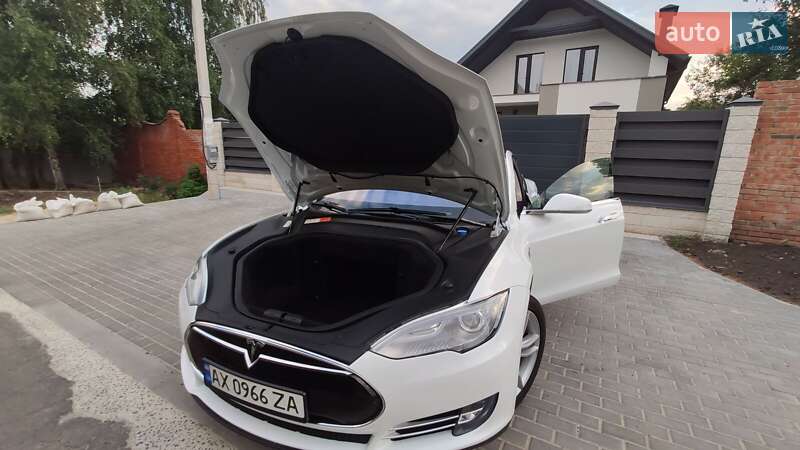 Лифтбек Tesla Model S 2014 в Харькове фото 18 Лифтбек Tesla Model S 2014 в Харькове