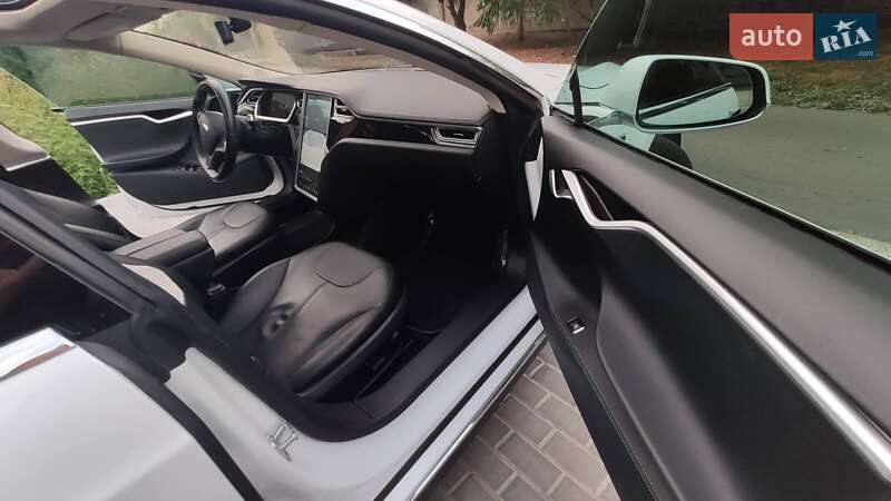 Лифтбек Tesla Model S 2014 в Харькове фото 12 Лифтбек Tesla Model S 2014 в Харькове