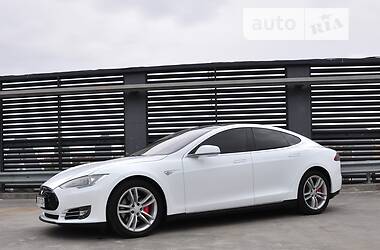 Хэтчбек Tesla Model S 2015 в Броварах