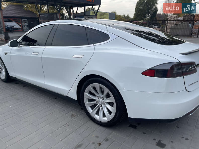 Лифтбек Tesla Model S 2013 в Днепре