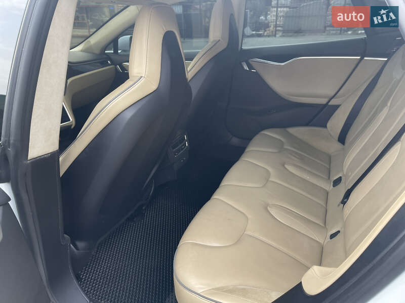 Лифтбек Tesla Model S 2013 в Днепре