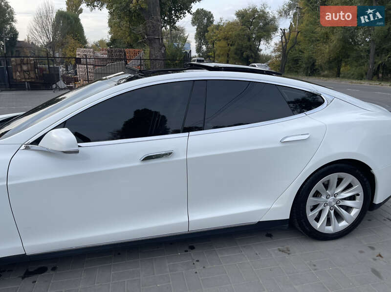 Лифтбек Tesla Model S 2013 в Днепре