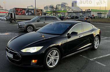 Седан Tesla Model S 2013 в Львове