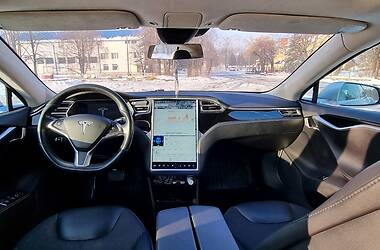 Лифтбек Tesla Model S 2015 в 