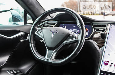 Лифтбек Tesla Model S 2016 в Киеве