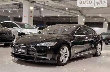 Седан Tesla Model S 2015 в Киеве