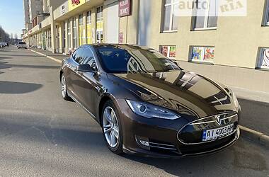 Ліфтбек Tesla Model S 2013 в Києві