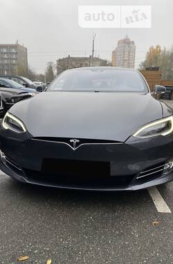 Хэтчбек Tesla Model S 2016 в Киеве