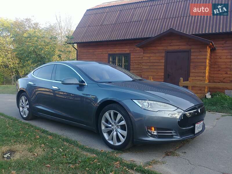 Ліфтбек Tesla Model S 2014 в Києві