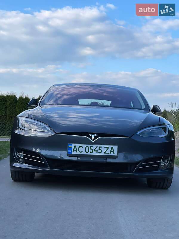 Седан Tesla Model S 2018 в Луцке