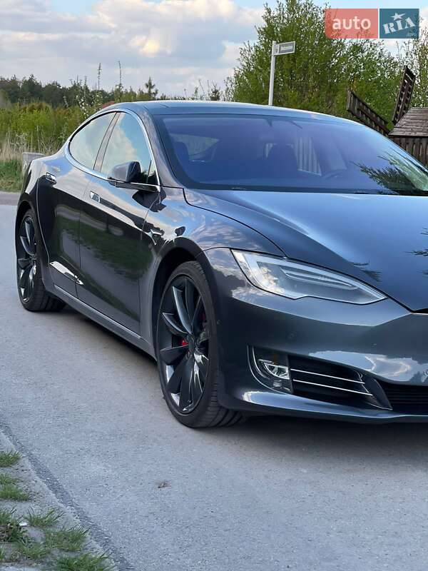 Седан Tesla Model S 2018 в Луцьку