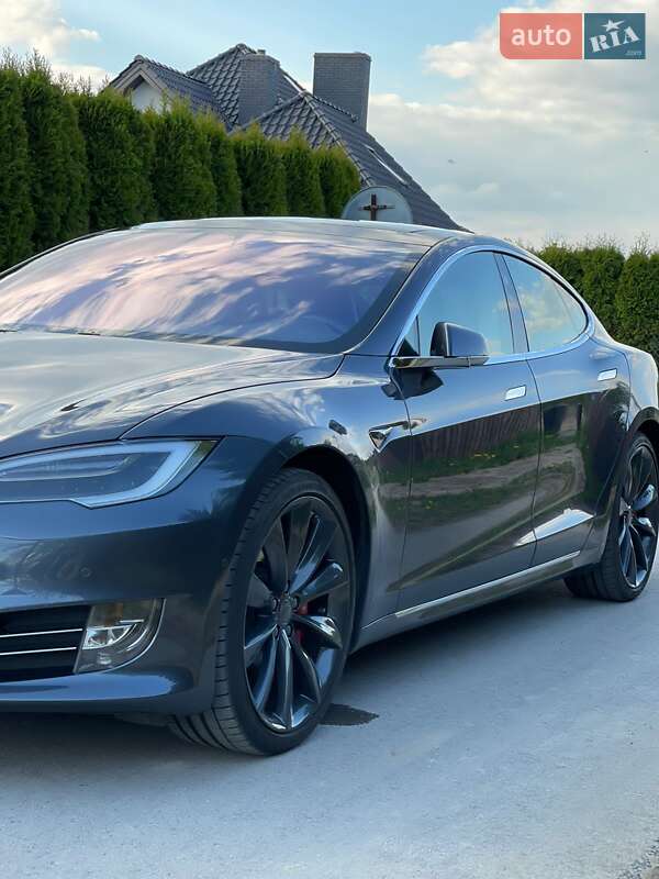 Седан Tesla Model S 2018 в Луцке