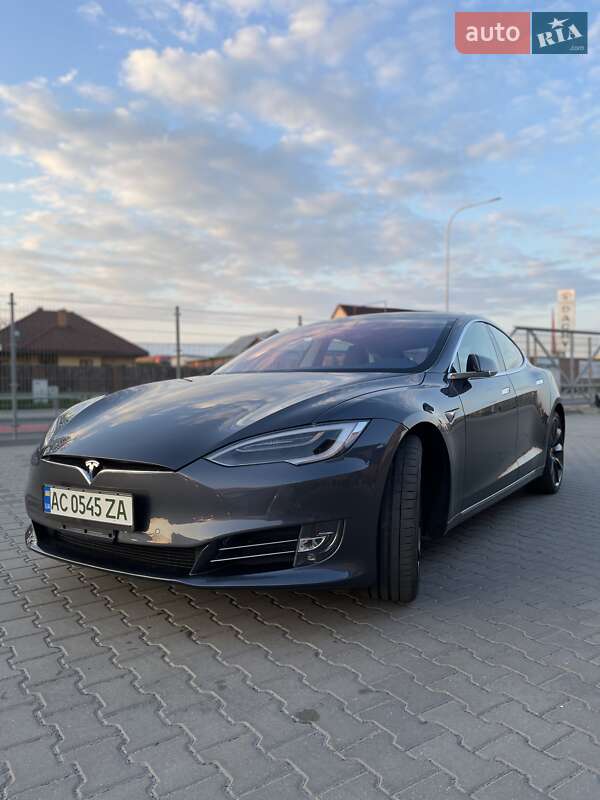 Седан Tesla Model S 2018 в Луцке