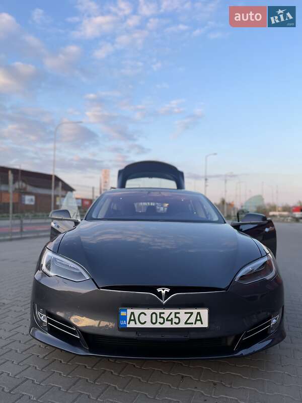 Седан Tesla Model S 2018 в Луцке