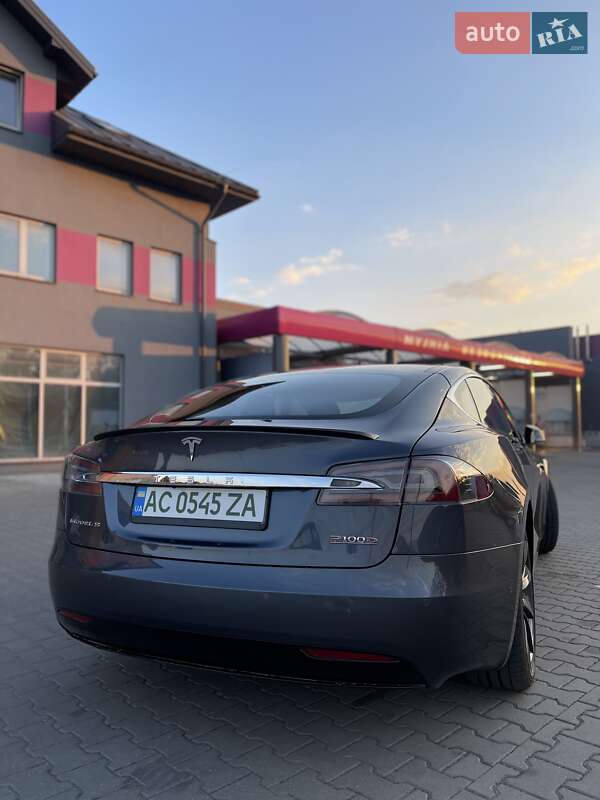 Седан Tesla Model S 2018 в Луцке