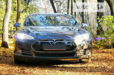 Лифтбек Tesla Model S 2014 в Запорожье