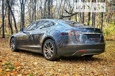 Лифтбек Tesla Model S 2014 в Запорожье