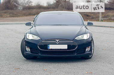 Седан Tesla Model S 2014 в Киеве