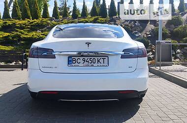 Хэтчбек Tesla Model S 2012 в Львове