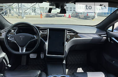 Седан Tesla Model S 2017 в Черновцах
