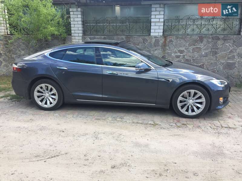 Хэтчбек Tesla Model S 2016 в Кременчуге