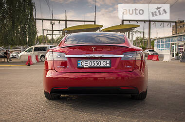 Лифтбек Tesla Model S 2016 в Черновцах