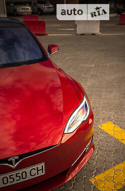 Лифтбек Tesla Model S 2016 в Черновцах