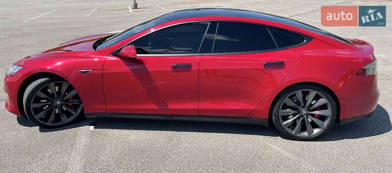 Лифтбек Tesla Model S 2014 в Черновцах