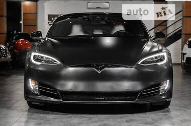 Седан Tesla Model S 2016 в Житомирі