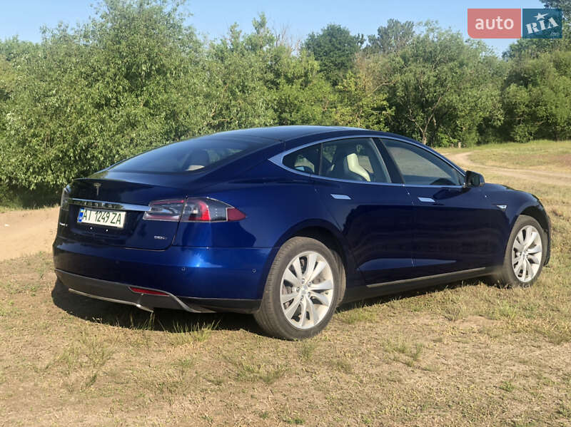 Лифтбек Tesla Model S 2016 в Киеве