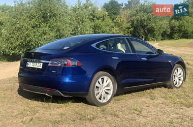 Лифтбек Tesla Model S 2016 в Киеве