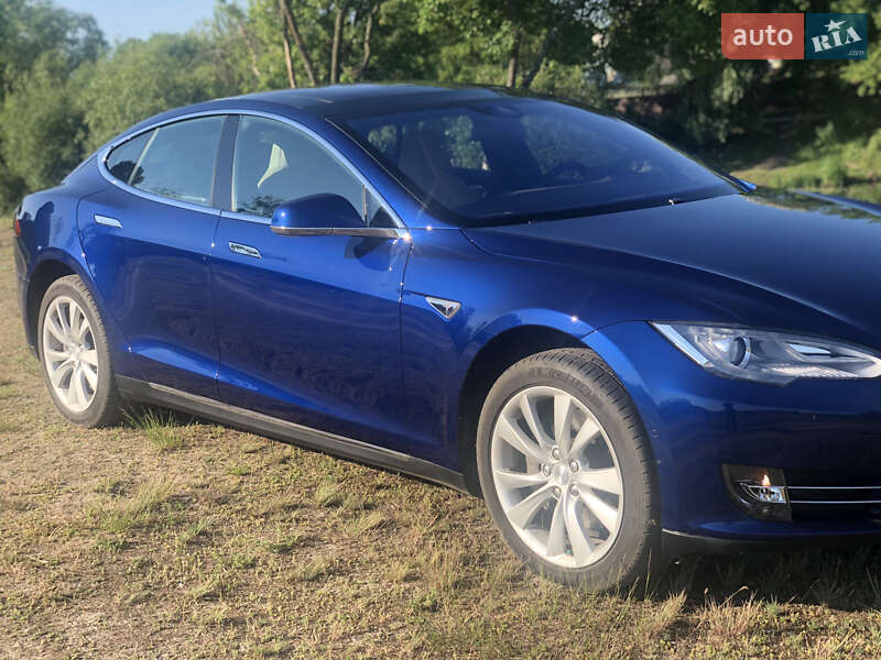 Лифтбек Tesla Model S 2016 в Киеве