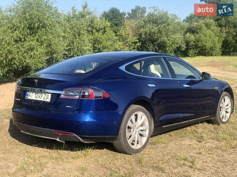 Лифтбек Tesla Model S 2016 в Киеве