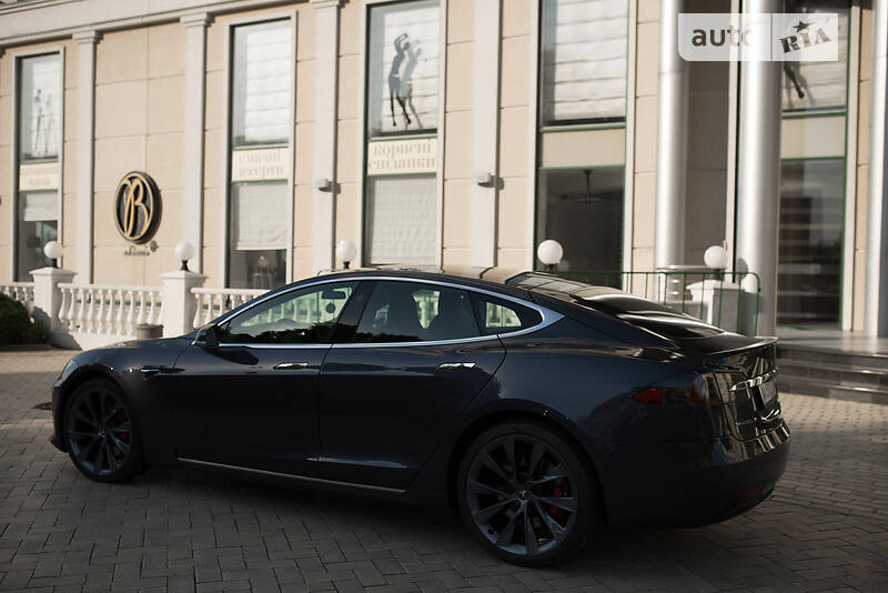 Ліфтбек Tesla Model S 2018 в Києві