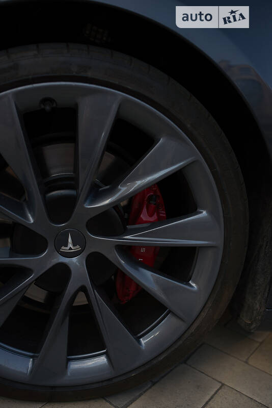 Ліфтбек Tesla Model S 2018 в Києві