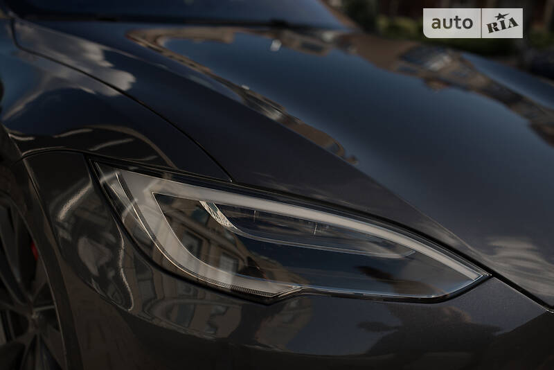 Ліфтбек Tesla Model S 2018 в Києві