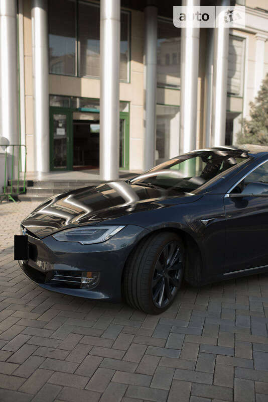 Ліфтбек Tesla Model S 2018 в Києві