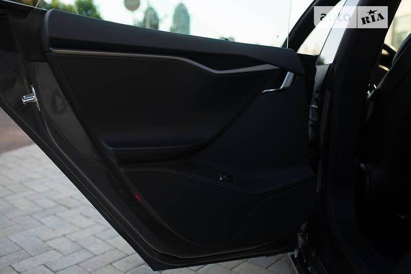 Ліфтбек Tesla Model S 2018 в Києві