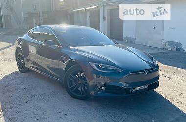 Лифтбек Tesla Model S 2016 в Харькове