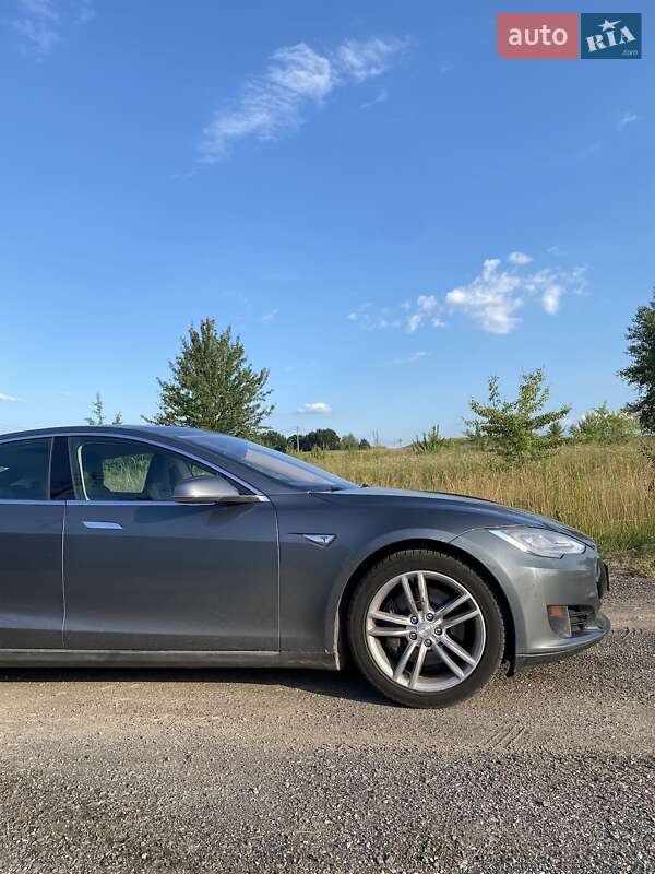 Ліфтбек Tesla Model S 2013 в Києві