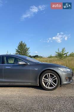 Лифтбек Tesla Model S 2013 в 