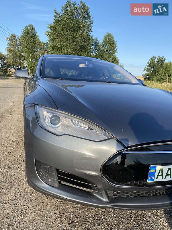 Ліфтбек Tesla Model S 2013 в Києві