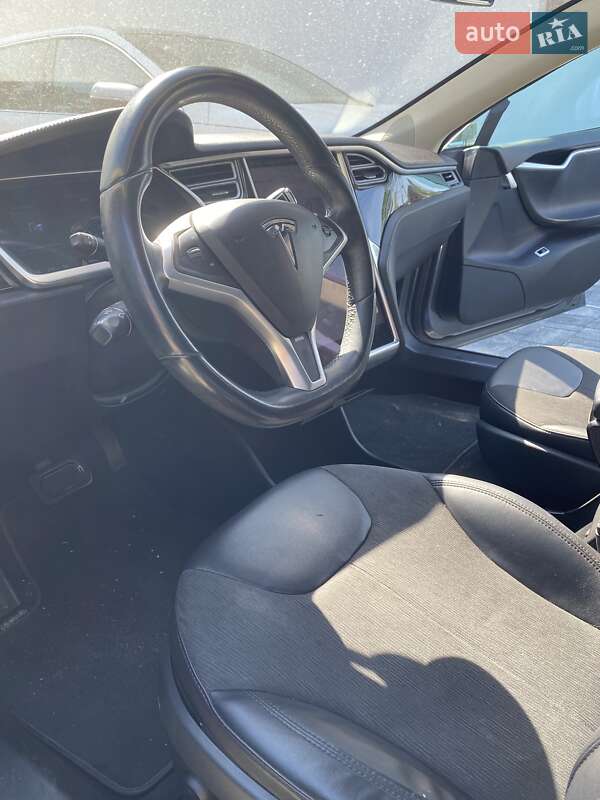 Ліфтбек Tesla Model S 2013 в Києві