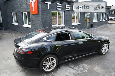 Лифтбек Tesla Model S 2014 в 