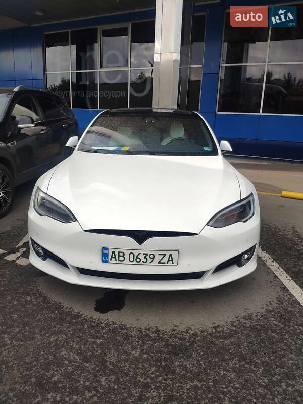 Лифтбек Tesla Model S 2017 в Хмельницком