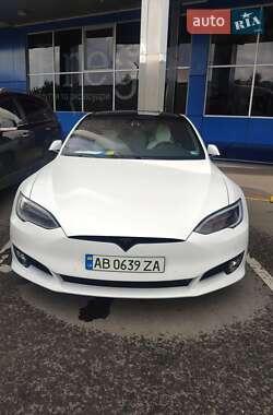Лифтбек Tesla Model S 2017 в 