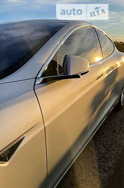 Хэтчбек Tesla Model S 2014 в 