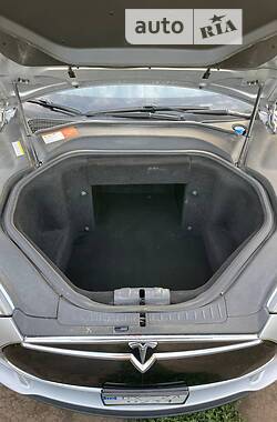 Хэтчбек Tesla Model S 2014 в 