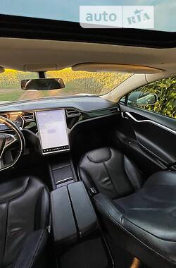 Хэтчбек Tesla Model S 2014 в 
